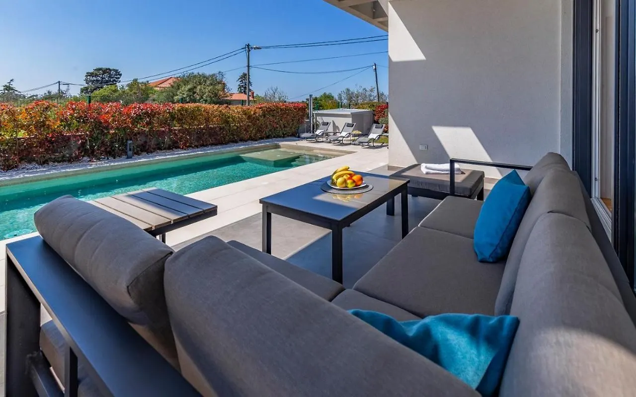 Villa Patras - Pool Mit Hydromassage - Istriensonne 0673 Pula 0*,